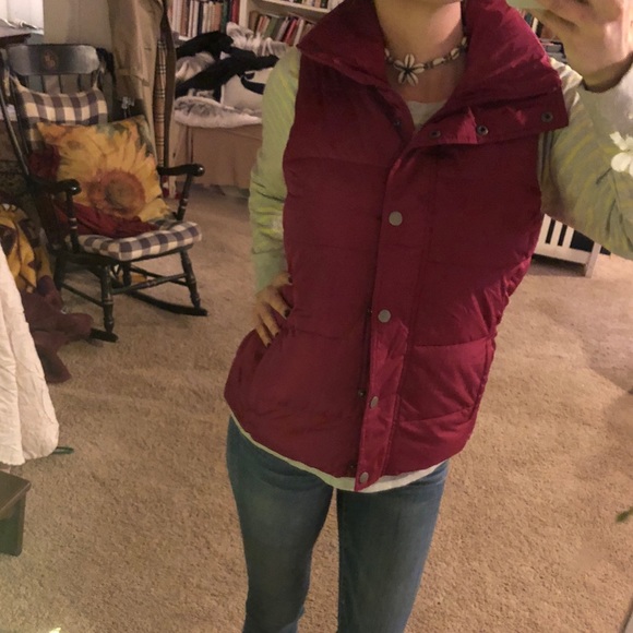 Women’s Old Navy Puffy Vest - Picture 4 of 6